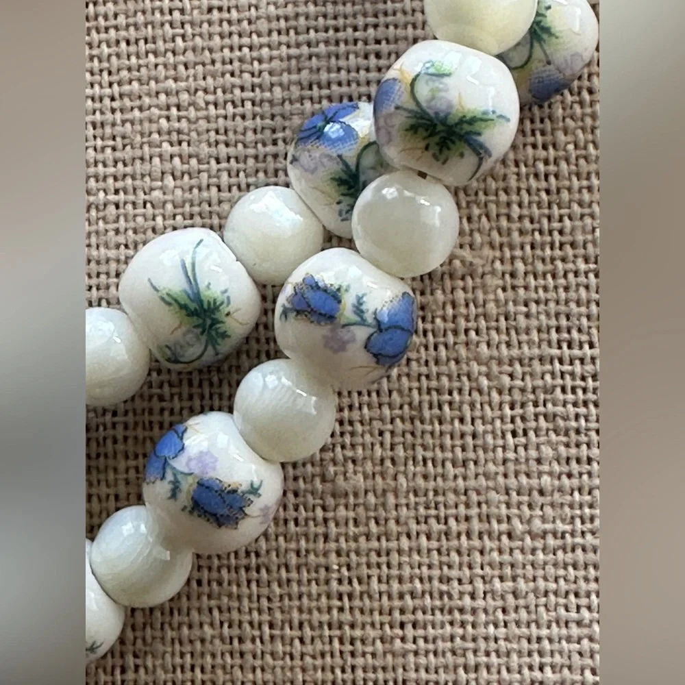 22 inch Porcelain and Pearls bead necklace NWOT - Picture 10 of 14